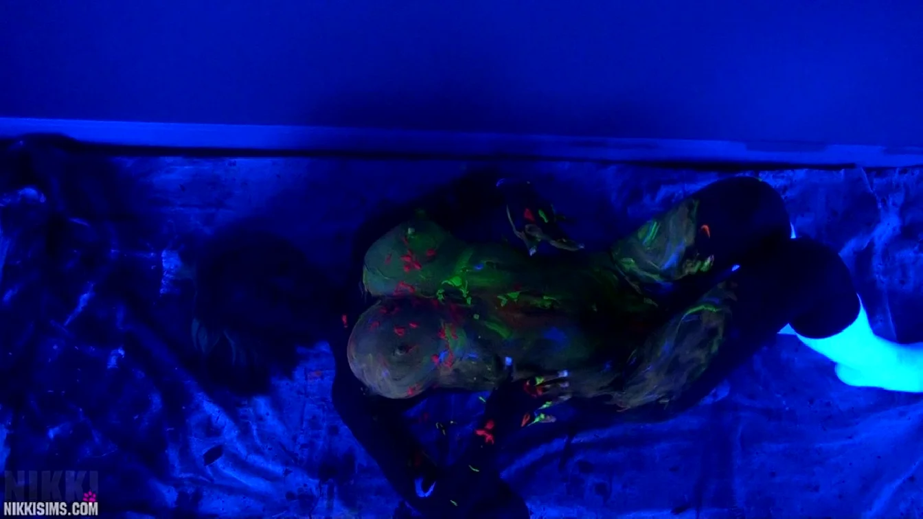 Preview of NikkiSims Black Light Painting Full XXX